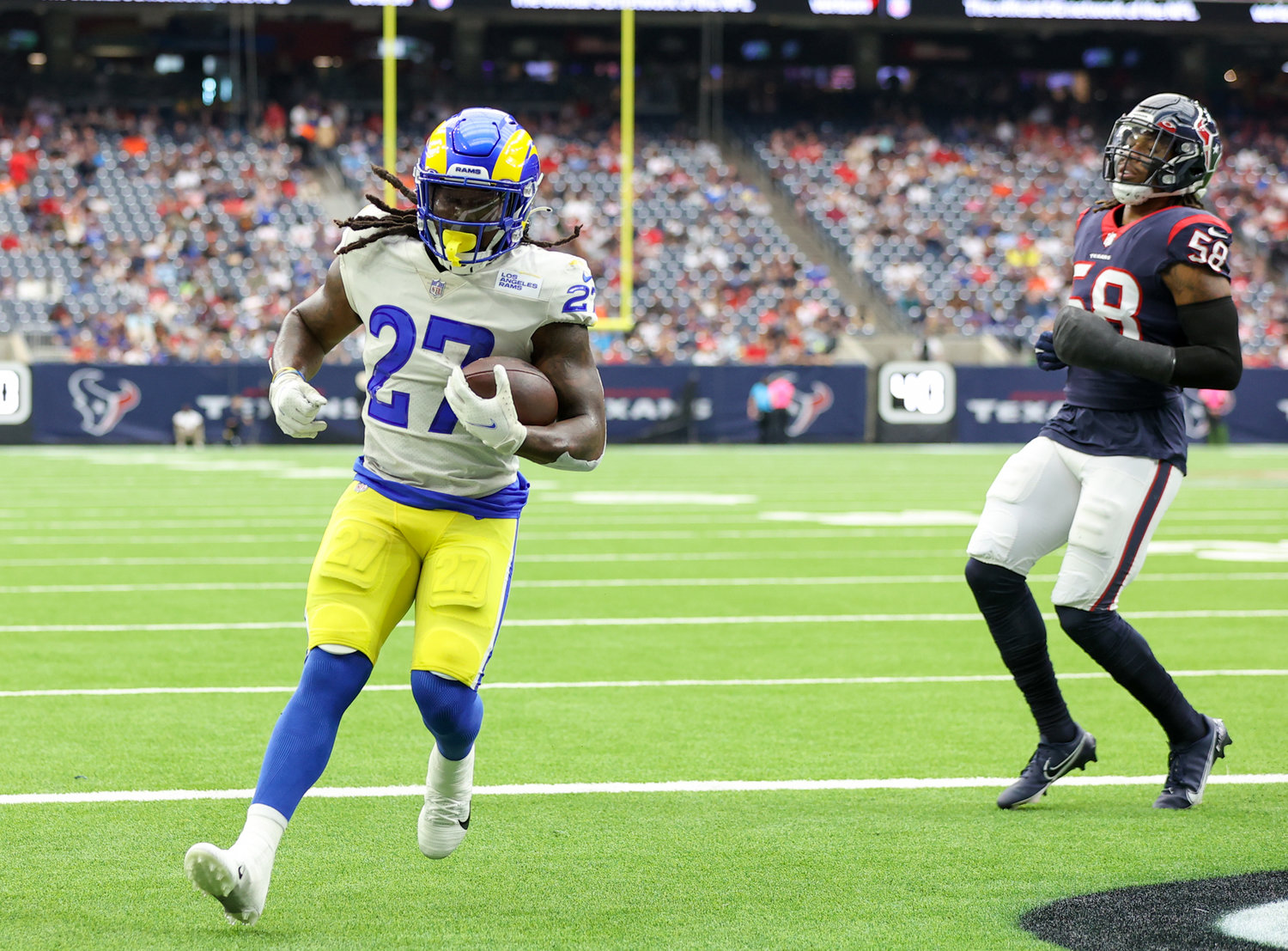 Los Angeles Rams running back Darrell Henderson Jr. (27) scores on a 3-yard touchdown reception during an NFL game between Houston and the Los Angeles Rams on October 31, 2021 in Houston, Texas.