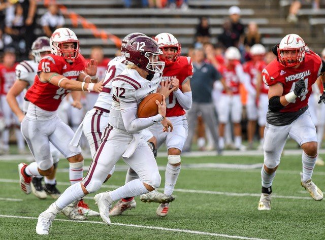 Cinco Ranches QB Gavin Rutherford #12 carries the ball picking up a first down for the Cougars in their UIL area playoff
game against Memorial at Tully Stadium in Houston.