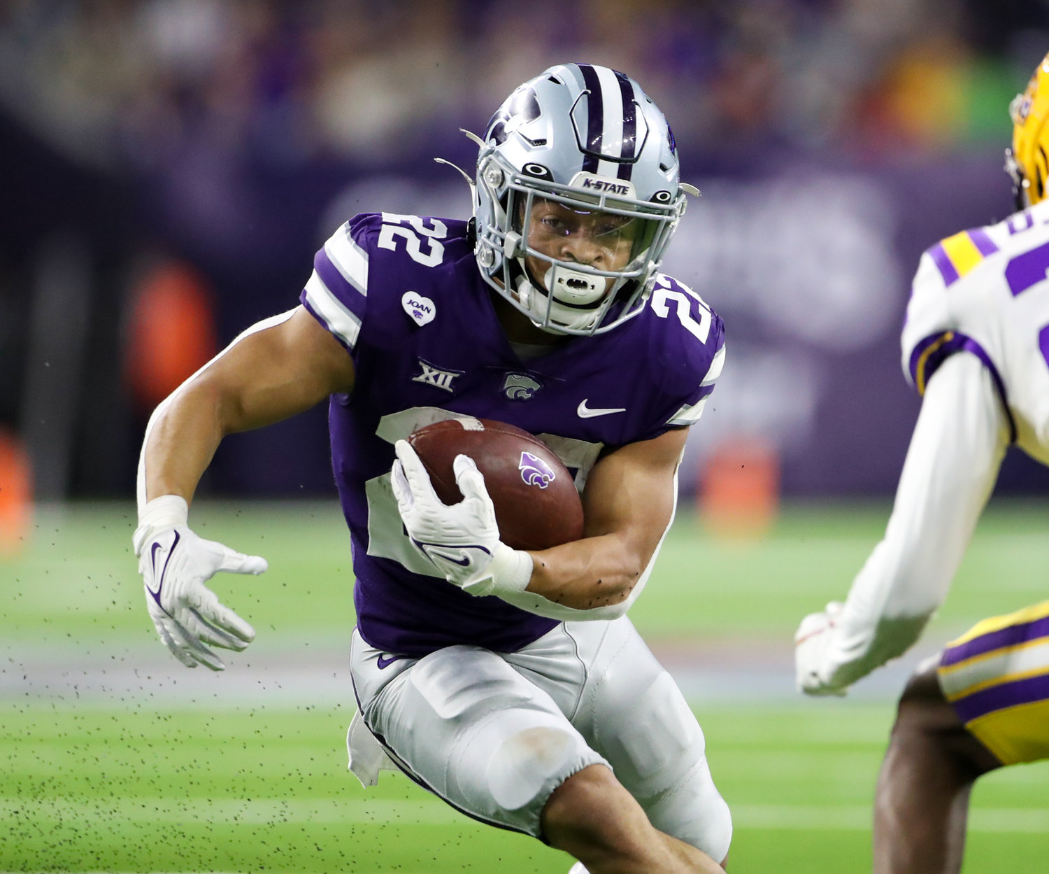 Kansas State Wildcats running back Deuce Vaughn (22) carries the ball during the TaxAct Texas Bowl on Jan. 4, 2022 in Houston, Texas.