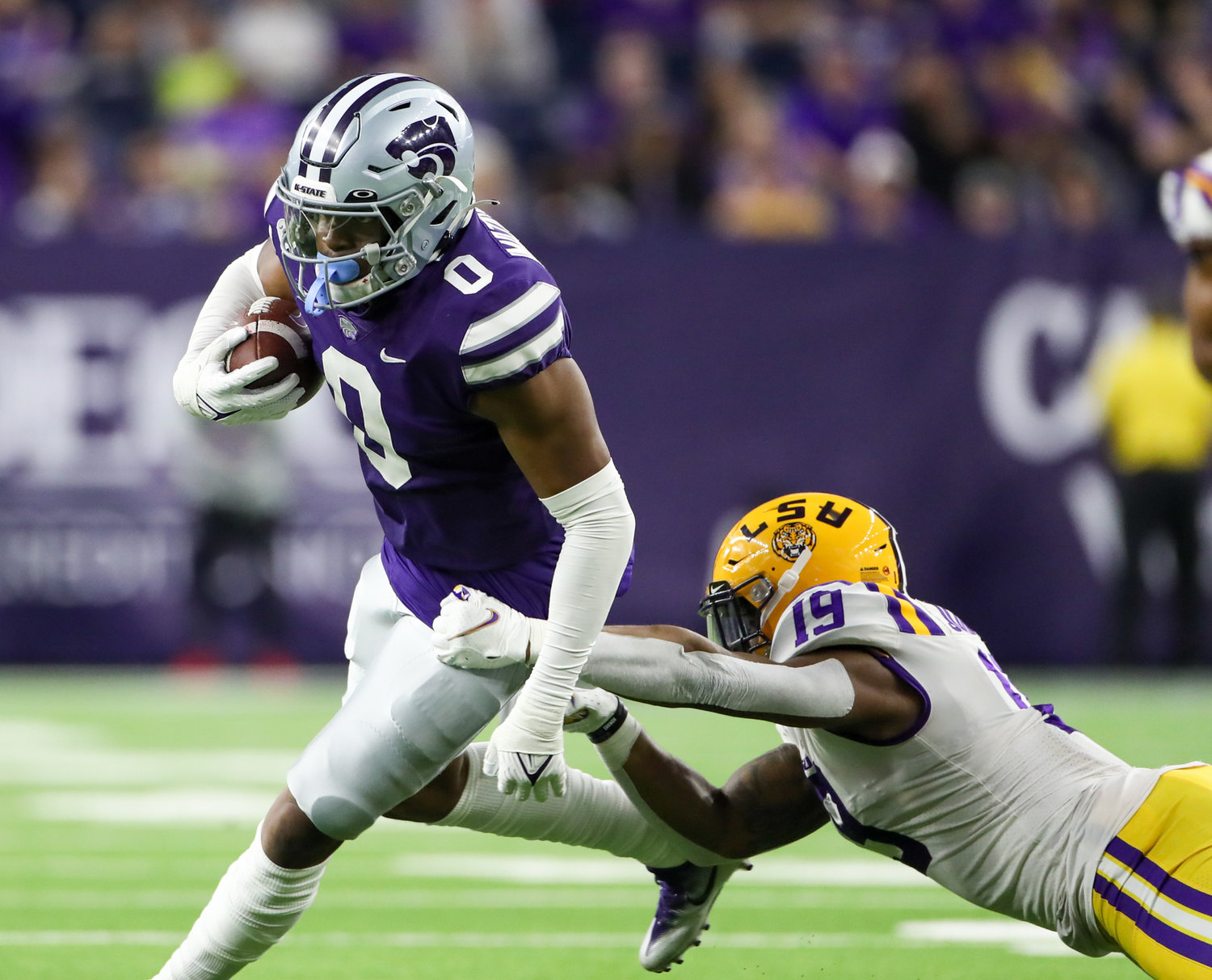 Kansas State Wildcats tight end Daniel Imatorbhebhe (0) carries the ball during the TaxAct Texas Bowl on Jan. 4, 2022 in Houston, Texas.