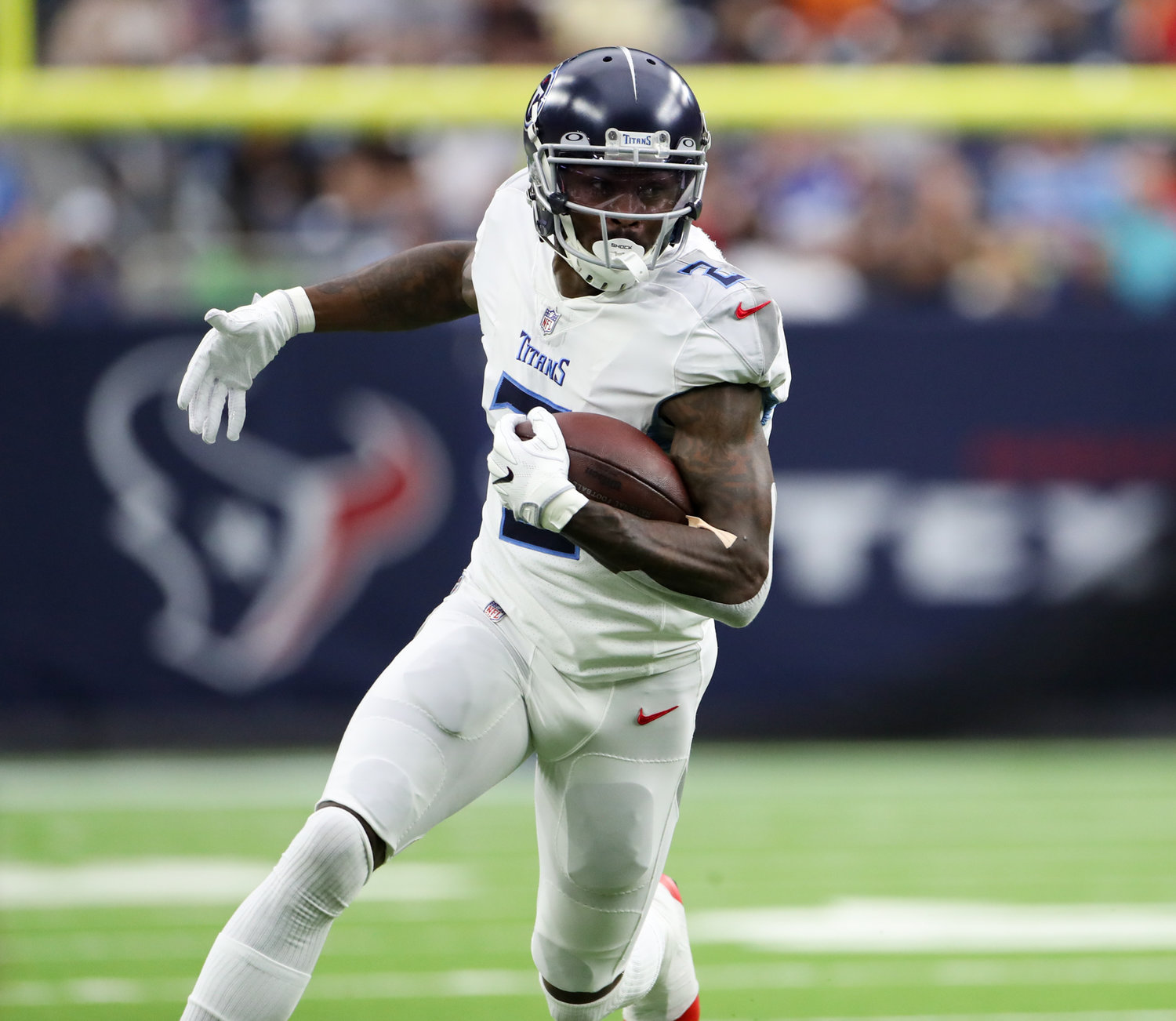 Tennessee Titans wide receiver Julio Jones (2) carries the ball during an NFL game between the Texans and the Titans on Jan. 9, 2022 in Houston, Texas.