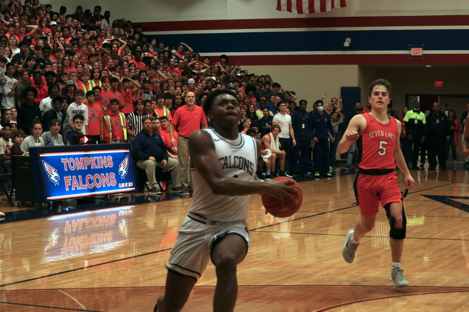Tompkins’ Carmelo Yakubu drives to the basket during Wednesday’s game against Seven Lakesat the Tompkins gym.