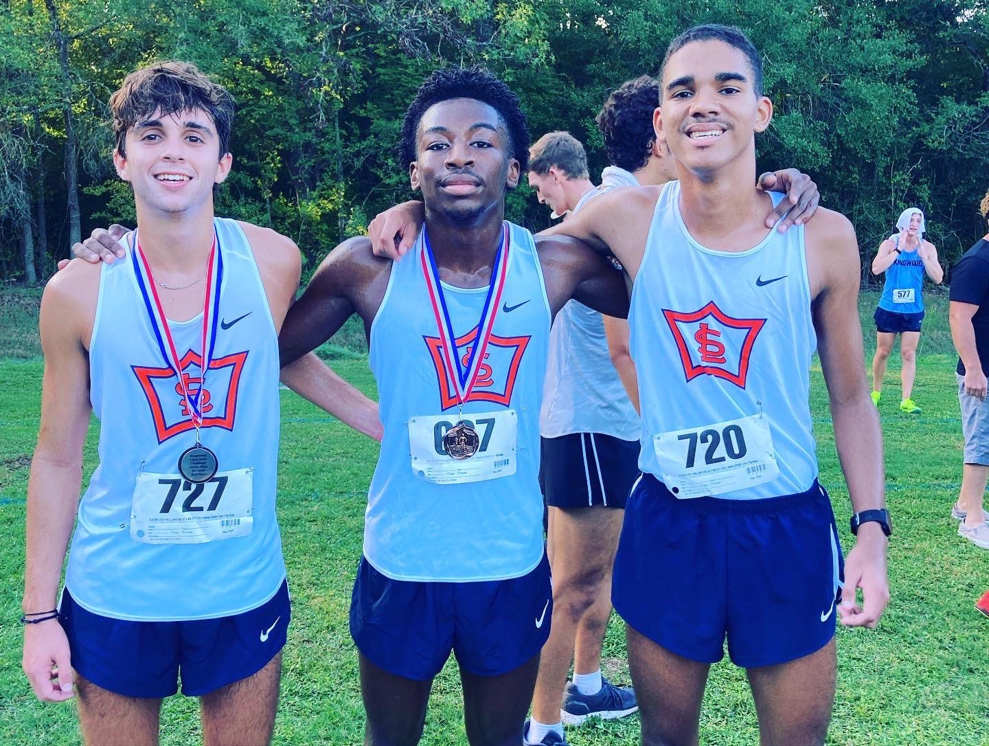 Seven Lakes runners pose for a picture after the Kingwood Classic Challenge.