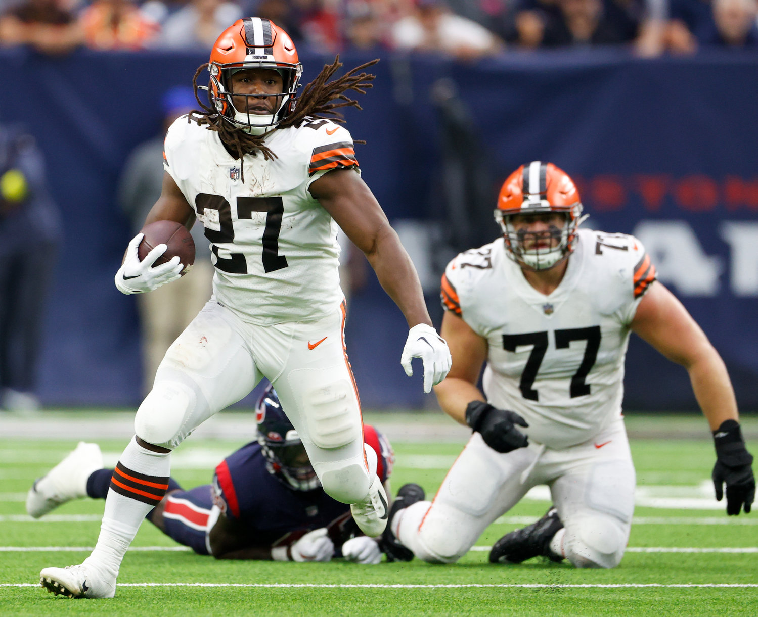 Cleveland Browns running back Kareem Hunt (27) carries the ball during an NFL game between the Houston Texans and the Cleveland Browns on Dec. 4, 2022, in Houston. The Browns won, 27-14.