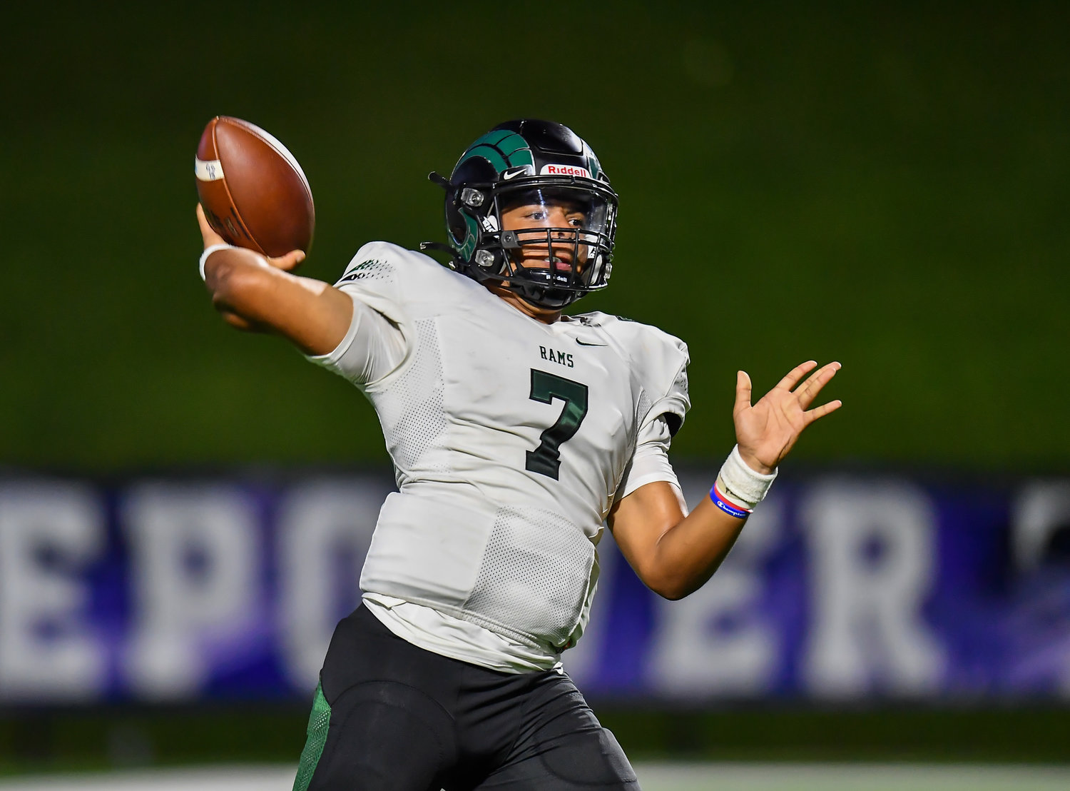 Katy, Tx. Oct. 15, 2021: Mayde Creeks Jaylen Bragg #7 delivers a pass during a conference game between Mayde Creek and Katy Taylor at Rhodes Stadium. (Photo by Mark Goodman / Katy Times)