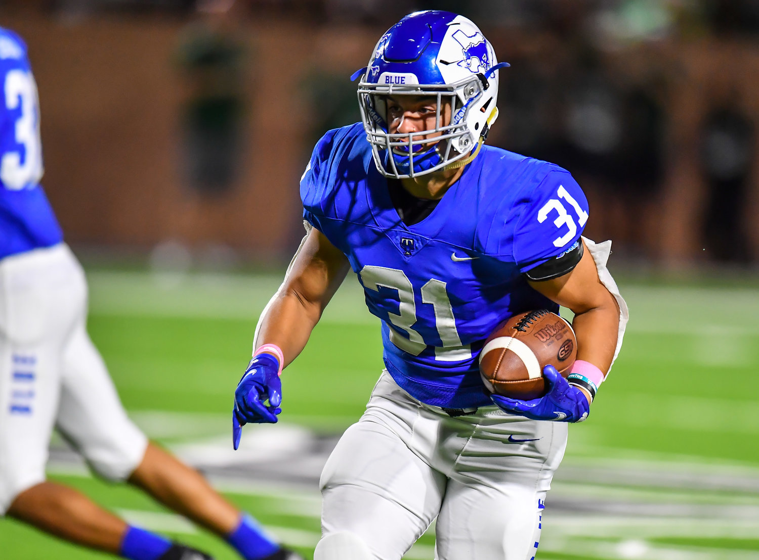 Katy, Tx. Oct 15, 2021: Katy Taylors Andrew Meza #31 carries the ball to the outside during a conference game between Mayde Creek and Katy Taylor at Rhodes Stadium. (Photo by Mark Goodman / Katy Times)