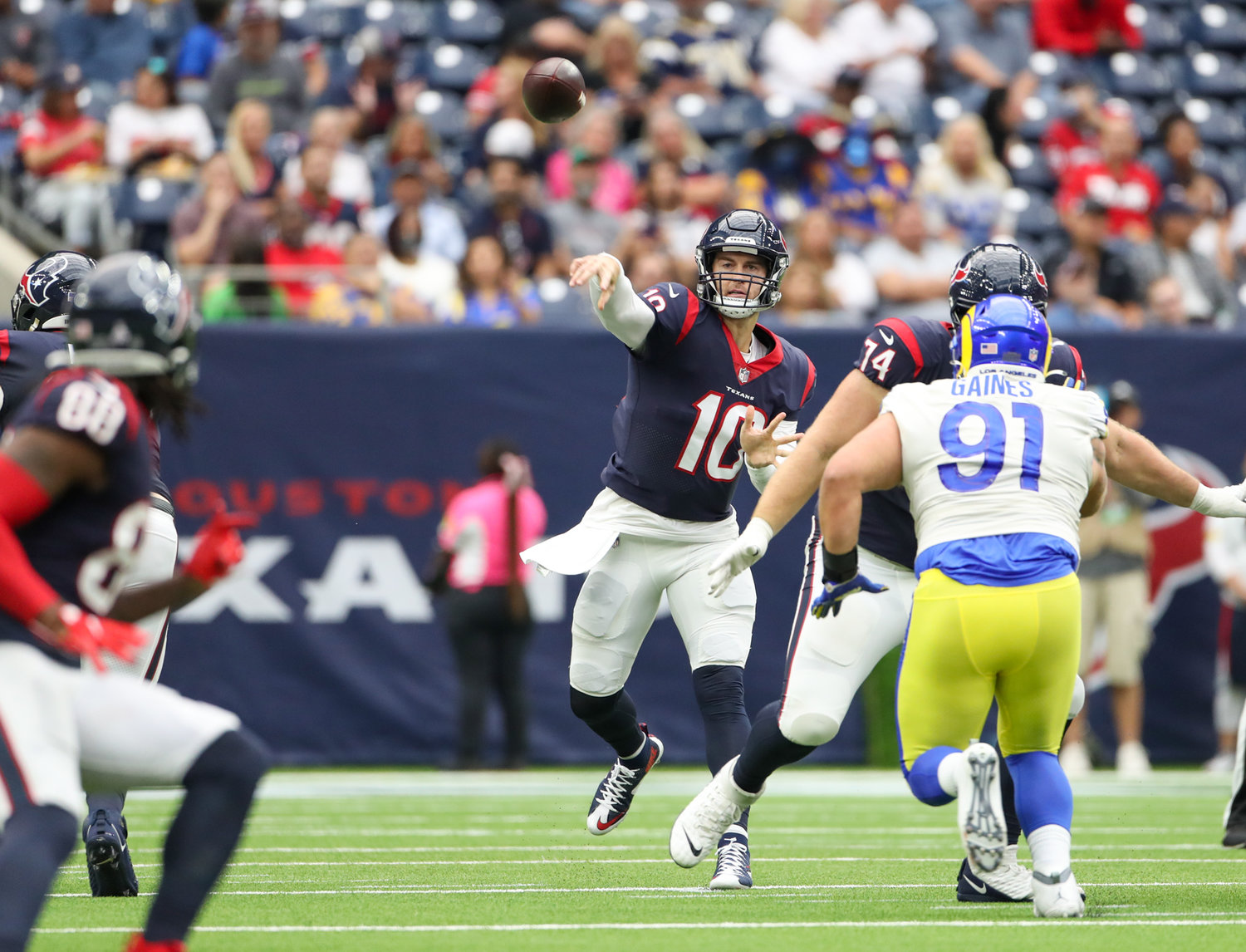 Houston Texans quarterback Davis Mills (10) passes the ball during an NFL game between Houston and the Los Angeles Rams on October 31, 2021 in Houston, Texas.