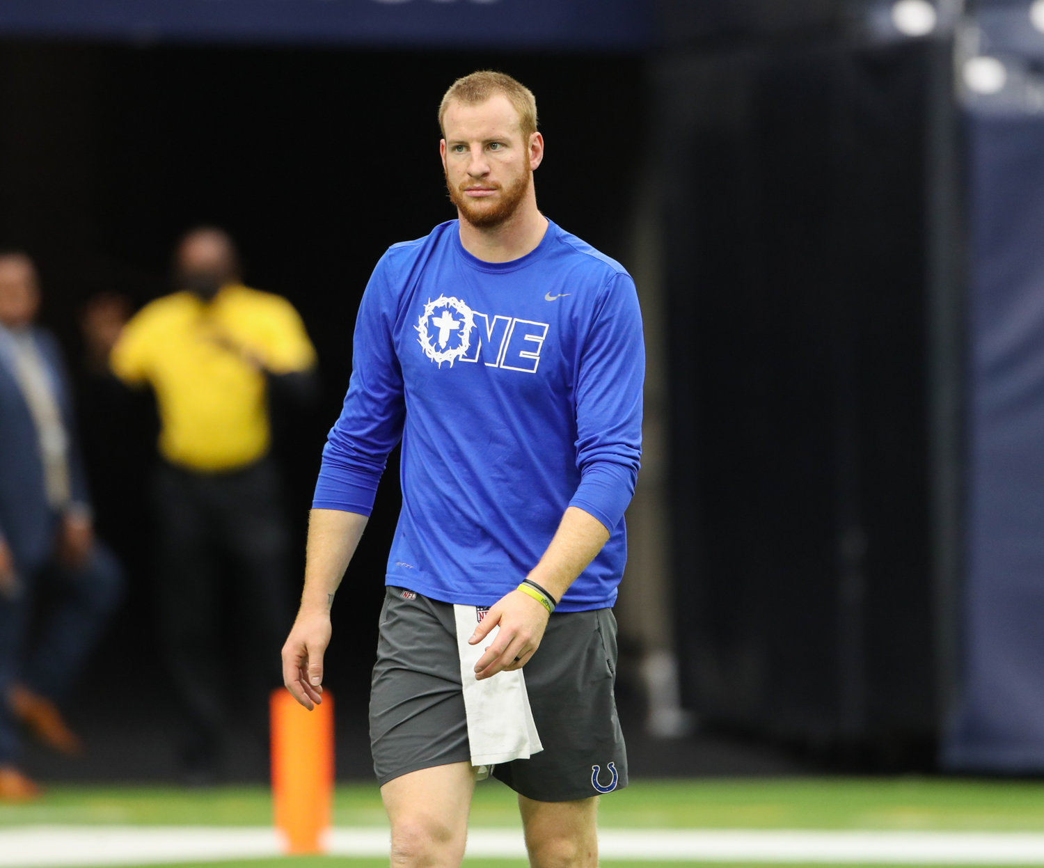 Indianapolis Colts quarterback Carson Wentz (2) warms up before an NFL game between the Texans and the Colts on December 5, 2021 in Houston, Texas.