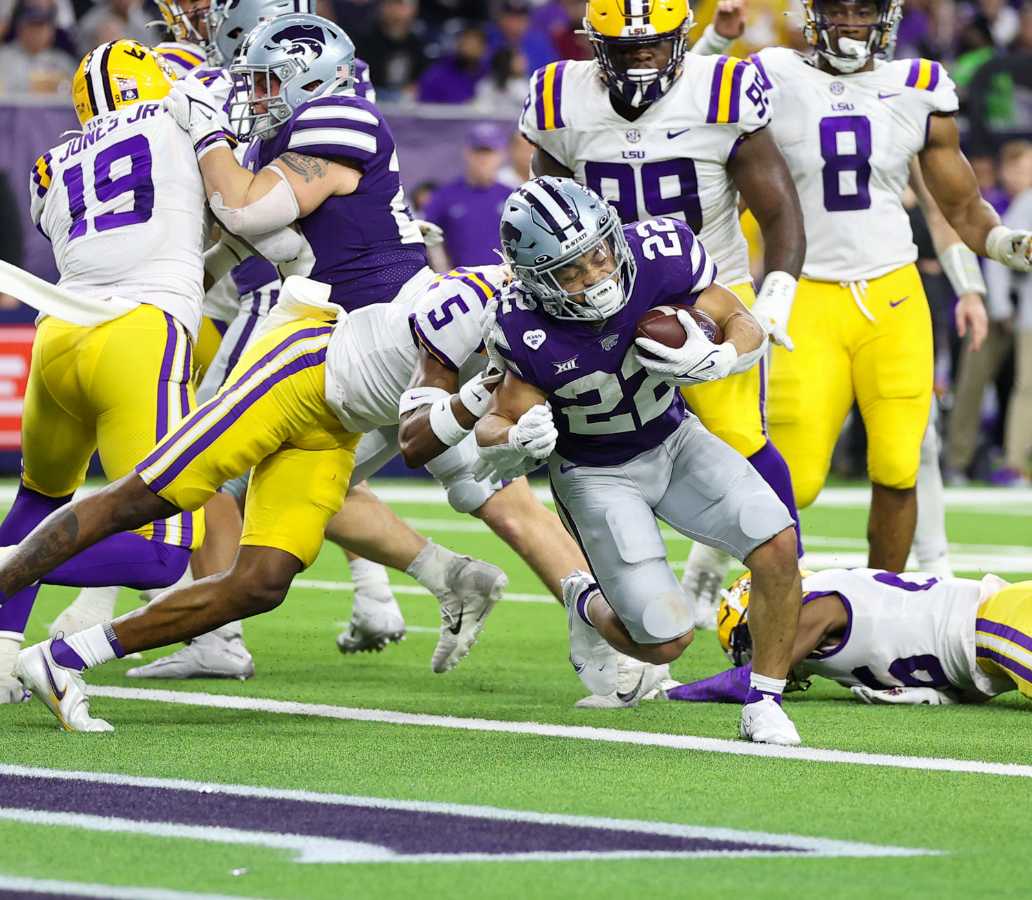 Kansas State Wildcats running back Deuce Vaughn (22) carries the ball into the end zone for a touchdown during the TaxAct Texas Bowl on Jan. 4, 2022 in Houston, Texas.
