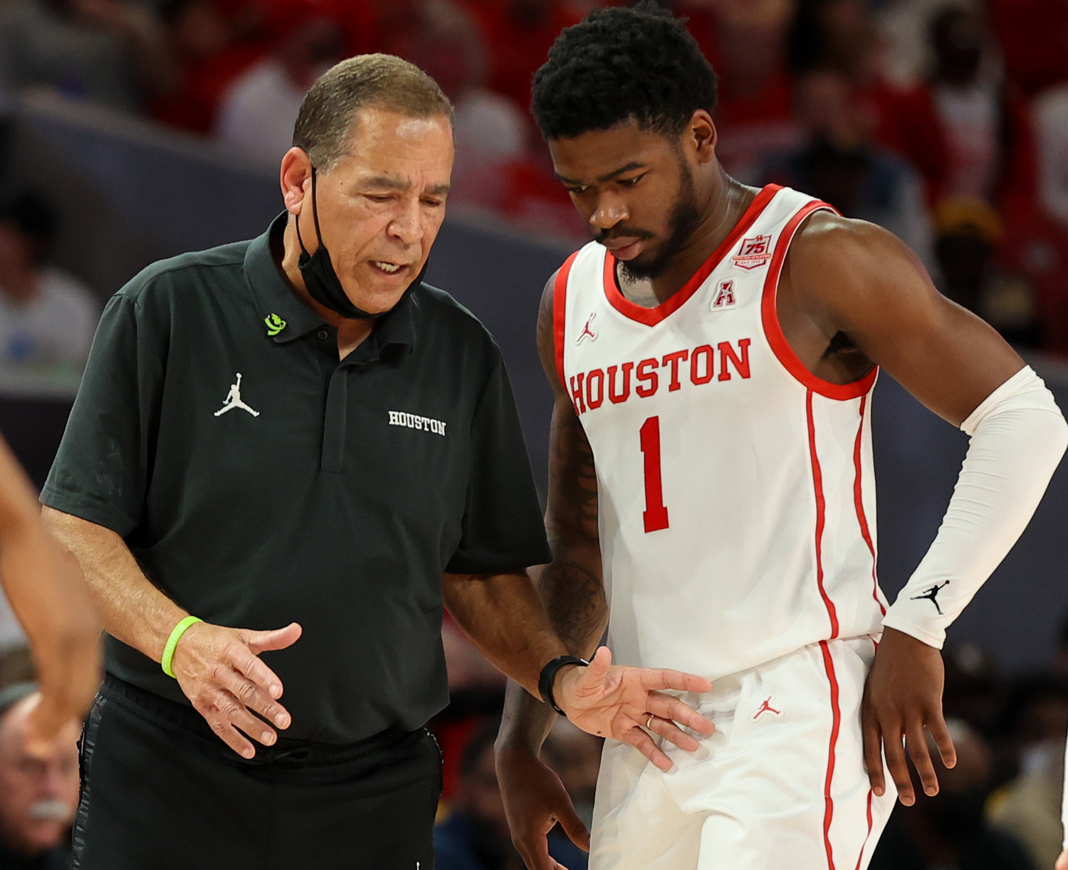 Houston Cougars head coach Kelvin Sampson talks with guard Jamal Shead (1) during an NCAA men’s basketball game between Houston and Wichita State on Jan. 8, 2022 in Houston, Texas.