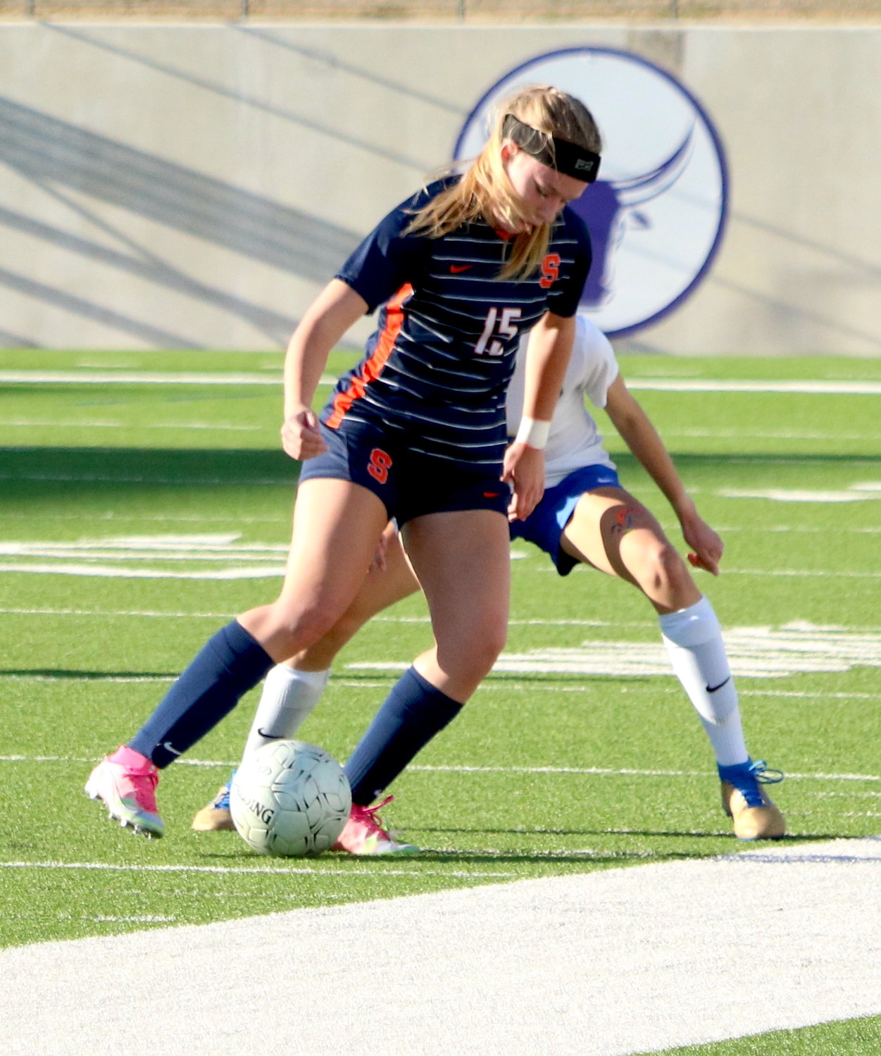 Kennedy Reed holds off a defender during Thursday’s Class 6A bi-district round game between Seven Lakes and Fort Bend Elkins at Legacy Stadium.