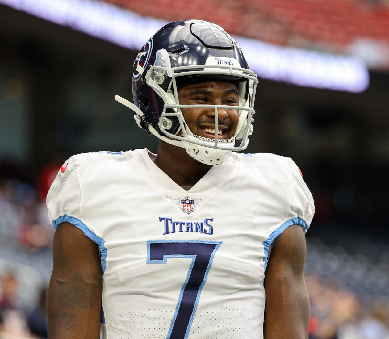 Titans quarterback Malik Willis (7) prepares to make his first NFL start in place of Ryan Tannehill on Oct. 30, 2022 in Houston..