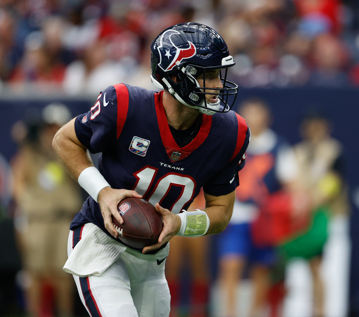 Texans quarterback Davis Mills (10) looks to hand the ball off during an NFL game between the Texans and the Titans on Oct. 30, 2022 in Houston.