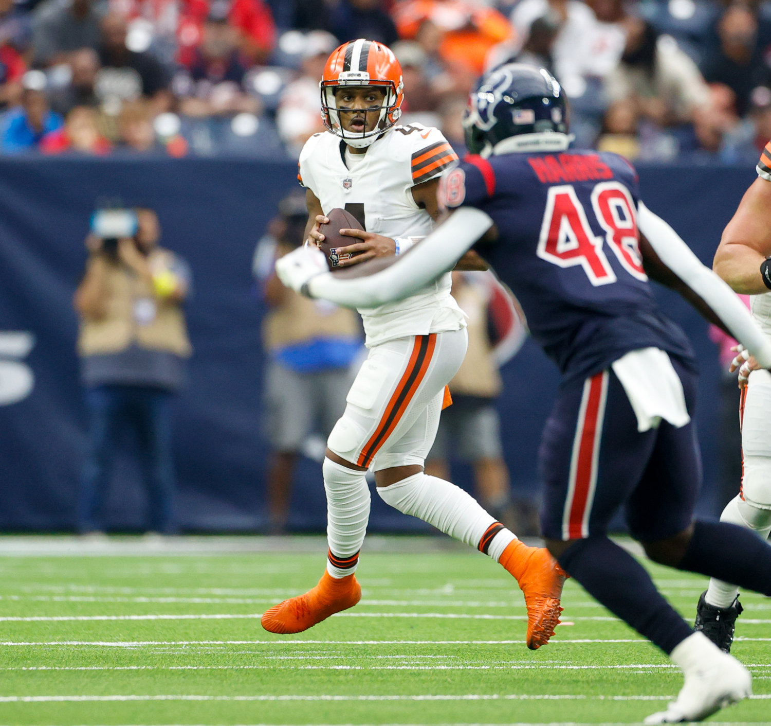 Cleveland Browns quarterback Deshaun Watson (4) drops back to pass during an NFL game between the Houston Texans and the Cleveland Browns on Dec. 4, 2022, in Houston. The Browns won, 27-14.