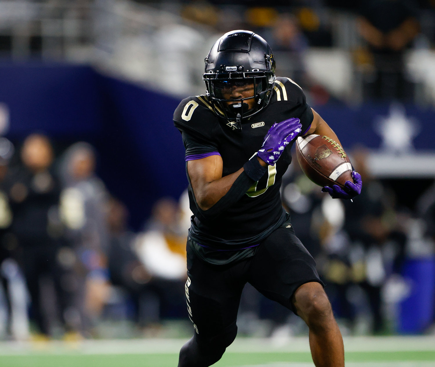 South Oak Cliff running back Jayvon Thomas (0) carries the ball during the Class 5A Division II football state championship game between South Oak Cliff and Port Neches-Groves in Arlington, Texas, on Dec. 16, 2022.