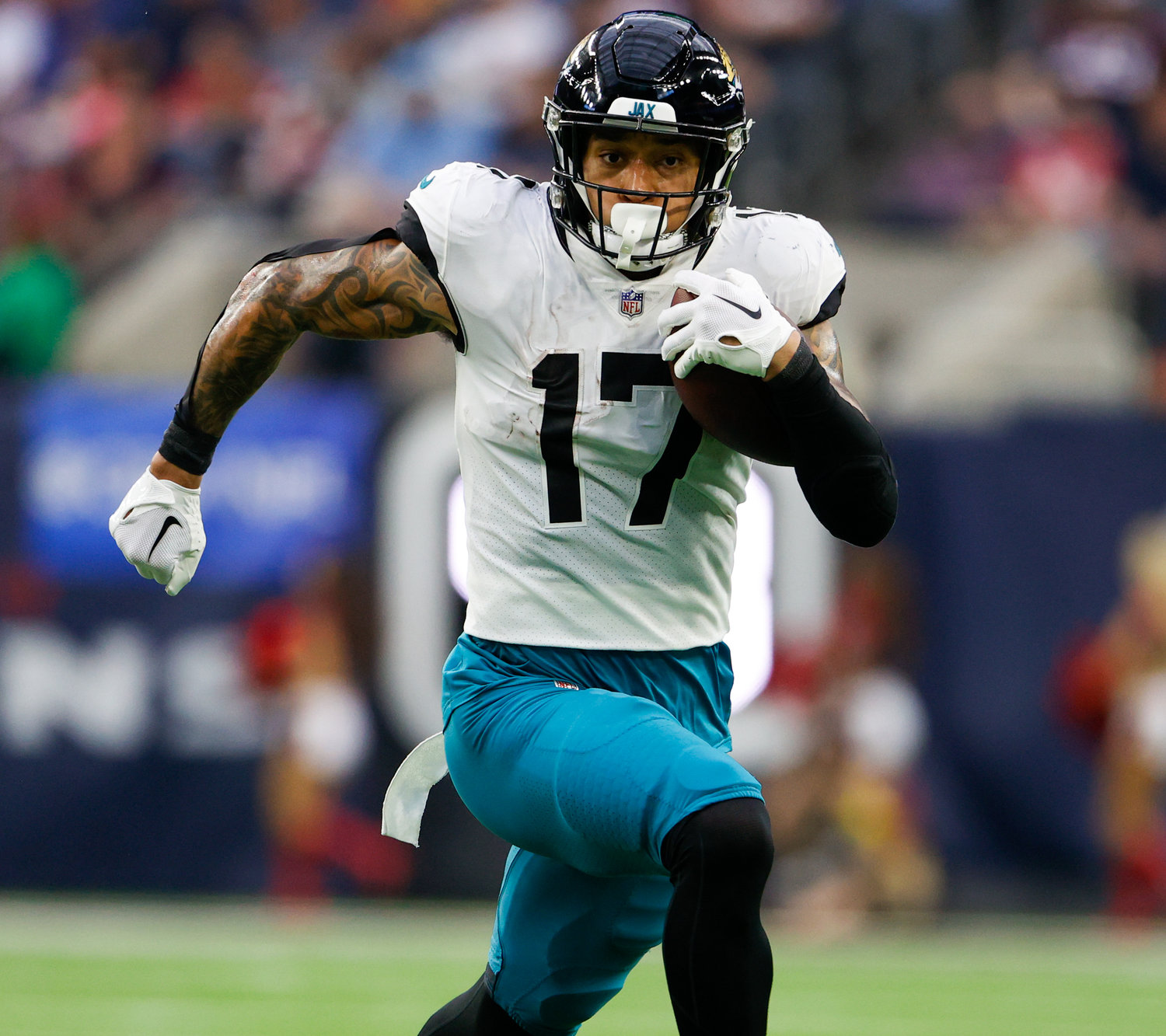 Jaguars tight end Evan Engram (17) carries the ball after a catch during an NFL game between the Houston Texans and the Jacksonville Jaguars on Jan. 1, 2023 in Houston. The Jaguars won, 31-3.