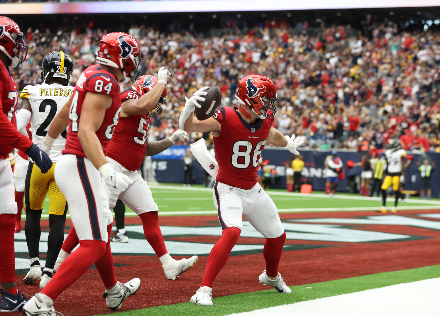 Texans tight end Dalton Schultz (86) celebrates after making a 6-yard touchdown pass during an NFL game between the Houston Texans and the Pittsburgh Steelers on October 1, 2023 in Houston.