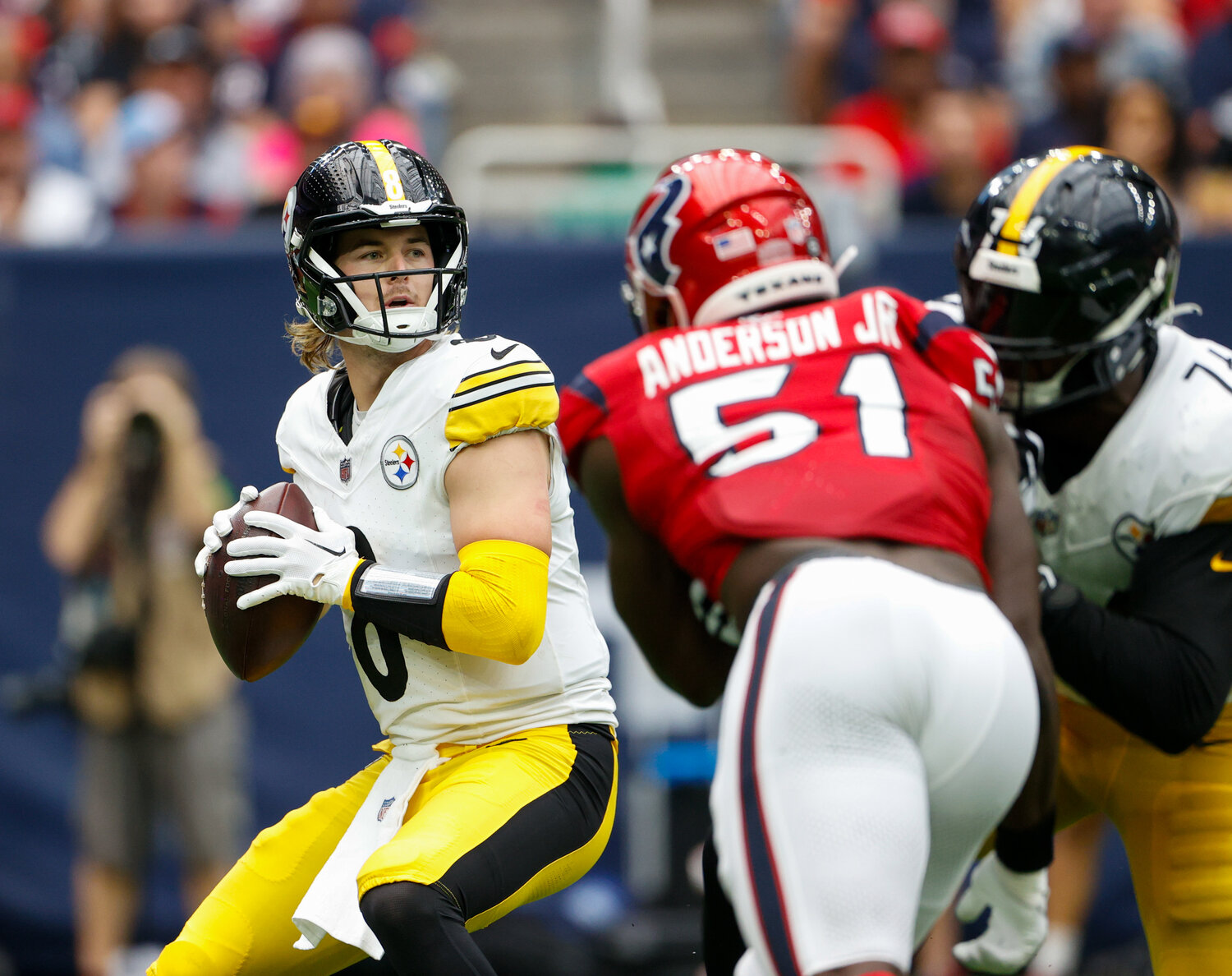 Steelers quarterback Kenny Pickett (8) looks to pass as offensive tackle Chukwuma Okorafor (76) blocks Texans defensive end Will Anderson Jr. (51) during an NFL game between the Texans and the Steelers on October 1, 2023 in Houston.