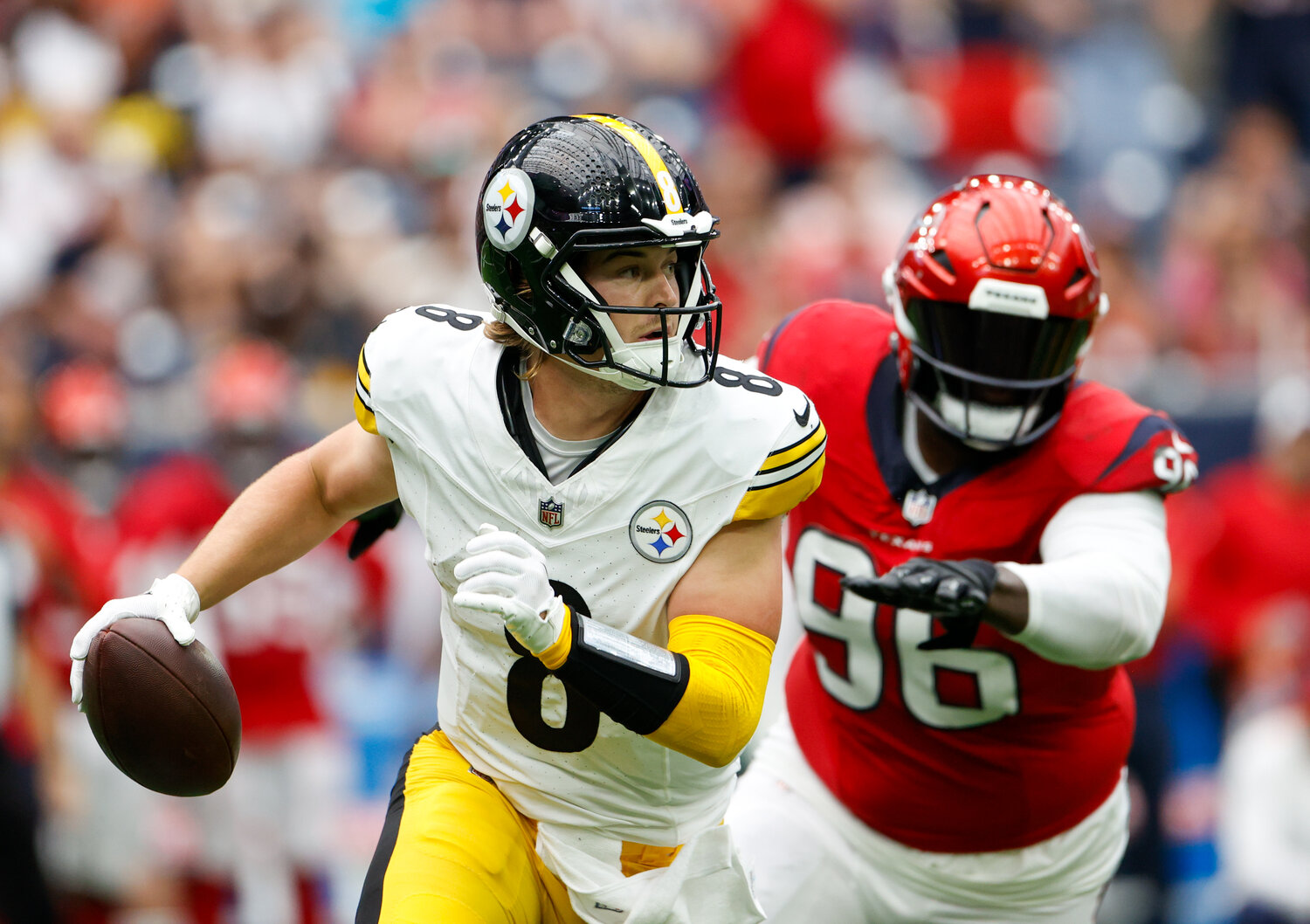 Texans defensive tackle Maliek Collins (96) pursues Steelers quarterback Kenny Pickett (8) in the backfield during an NFL game between the Texans and the Steelers on October 1, 2023 in Houston.