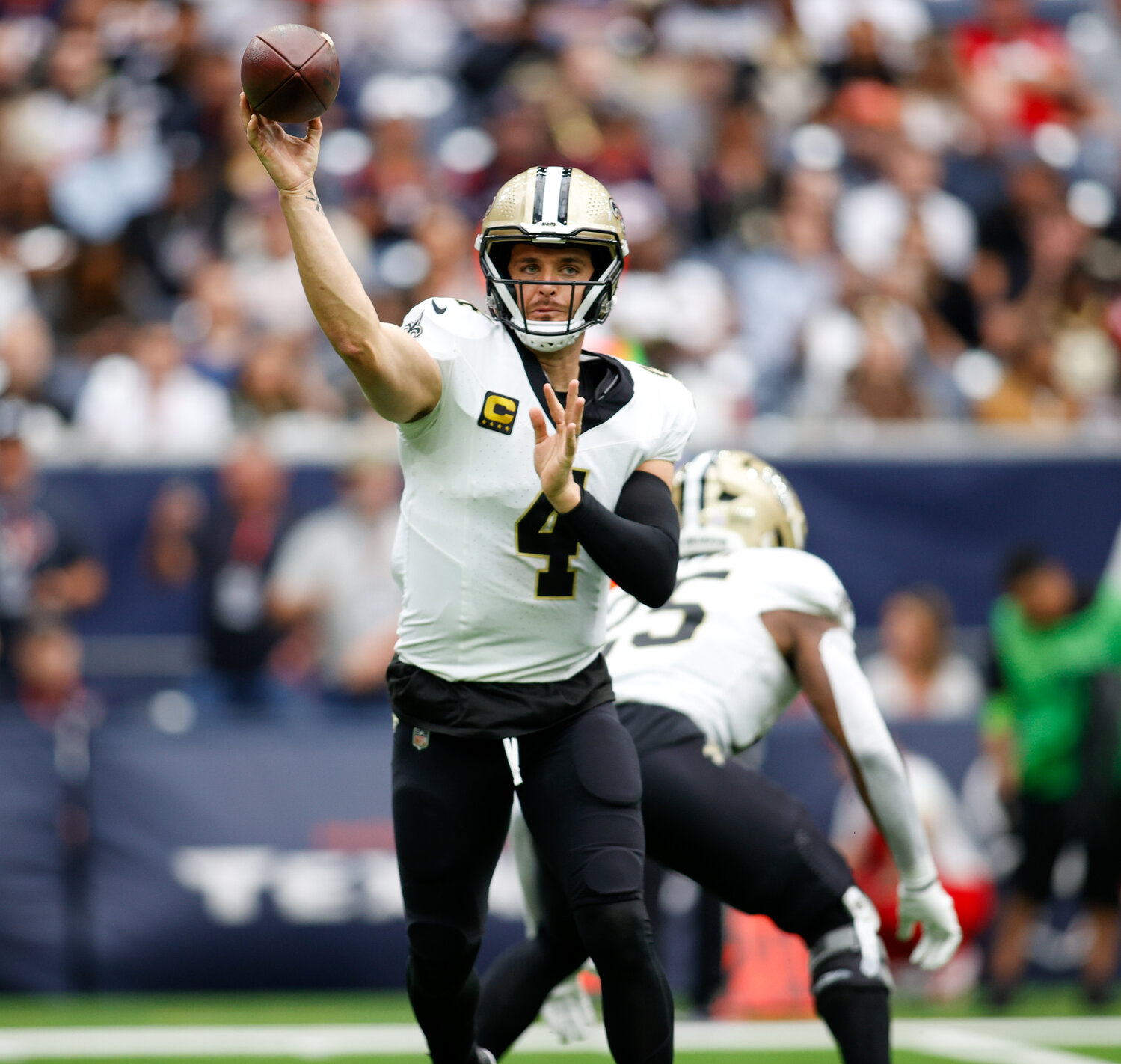 Saints quarterback Derek Carr (4) passes the ball during an NFL game between the Texans and the Saints on October 15, 2023 in Houston. The Texans won, 20-13.