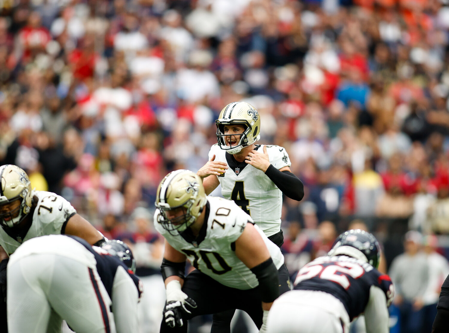 Saints quarterback Derek Carr (4) changes the play at the line of scrimmage on the Saints’ last-chance drive late in the fourth quarter of an NFL game between the Texans and the Saints on October 15, 2023 in Houston. The Texans won, 20-13.